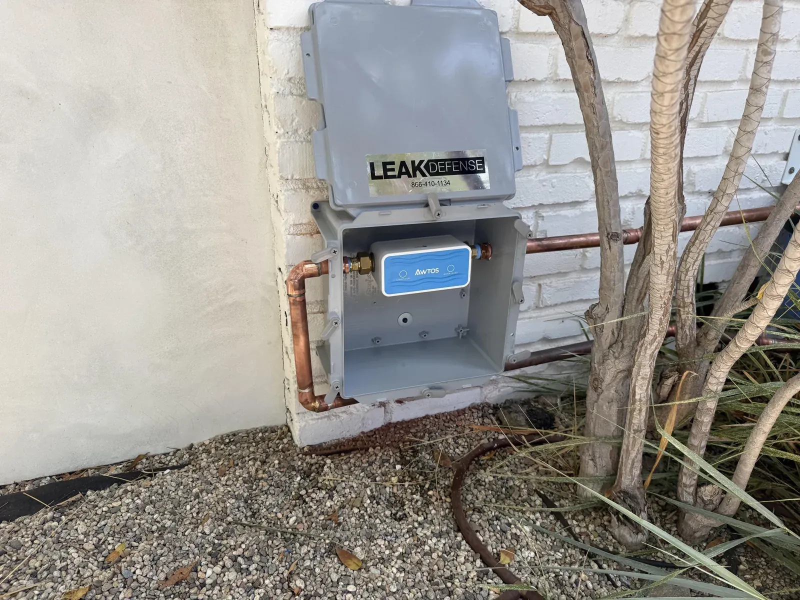AWTOS shutoff valve and water-line connections