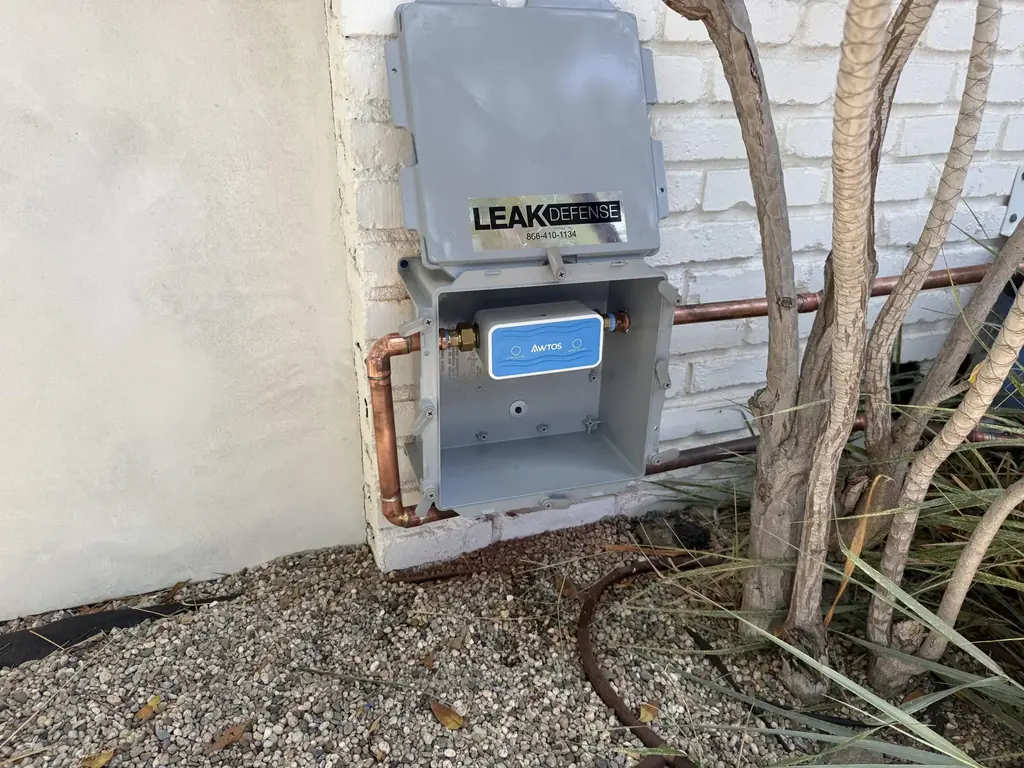 AWTOS shutoff valve and water-line connections